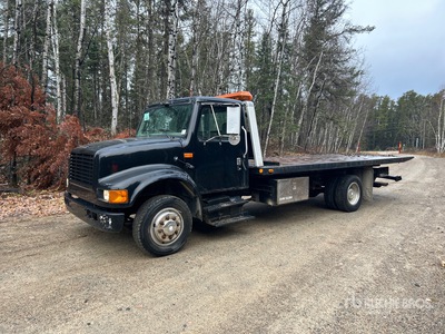 2000 International 4700 4x2 Rollback Truck
