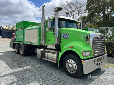 2019 Mack CMHR Trident 6x4 Ciężarówka do przewozu paliwa i oleju