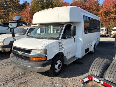 2014 Chevrolet Express G4500 4x2 12-Seat Transit Autobús