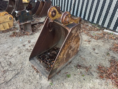 24 in Digging Excavator Bucket