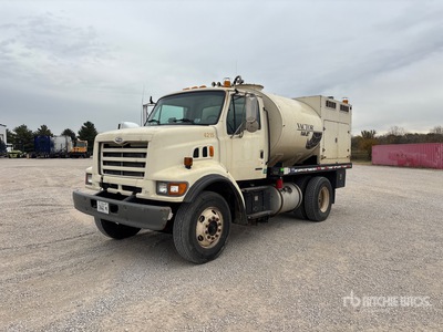2000 Vactor V6015S on 2000 Sterling L7500 4x2 Ciężarówka z koparką próżniową