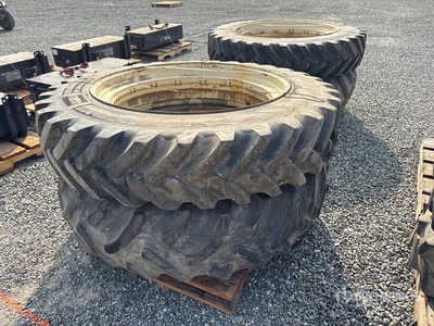 Quantity of (4) Mixed Tractor を見 Tires