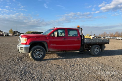 2017 GMC Sierra 3500HD 4x4 Crew Cab Flatbed Truck