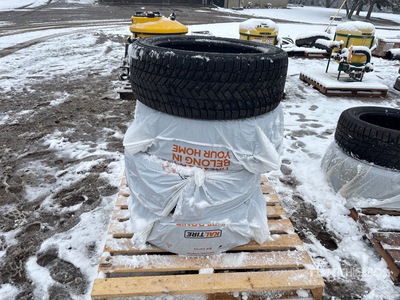 Quantity of (4) 285/45R22 Winter Pneumatici per autocarro