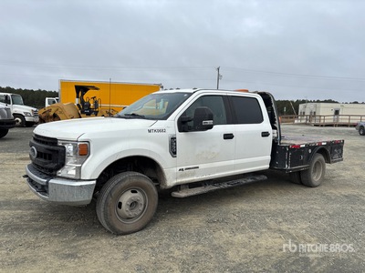 2022 Ford F-350 4x4 Crew Cab Flatbed Truck