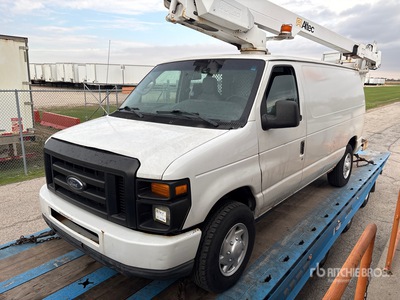 2010 Ford E-350 رافعة جوية على فان