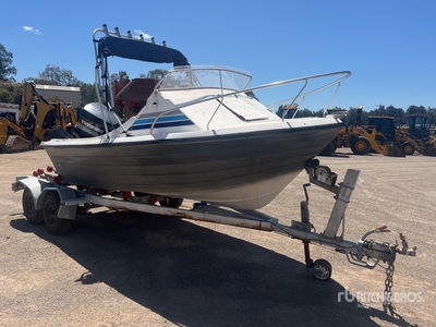 Bateau de pêche w/ Trailer
