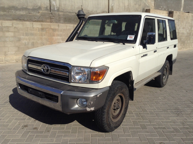 2013 (unverified) Toyota Land Cruiser 76 SUV 2013 (unverified) Toyota Land Cruiser 76 SUV