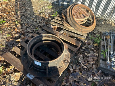 Quantity of Manholes and Manhole Covers معدات بناء متنوعة