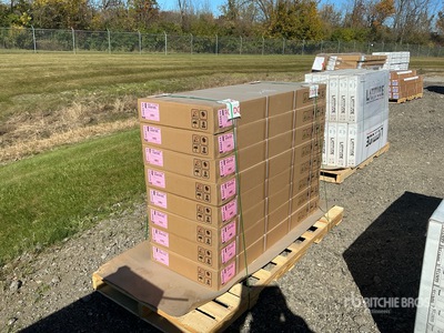 Quantity of (8) Leer HF650M Quad-Folding Tonneau Cover Accessori per autocarro (Unused)