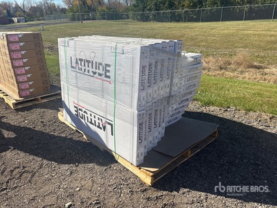 Quantity of (21) Leer Latitude Soft Folding Tonneau Cover トラック付属品 (Unused)