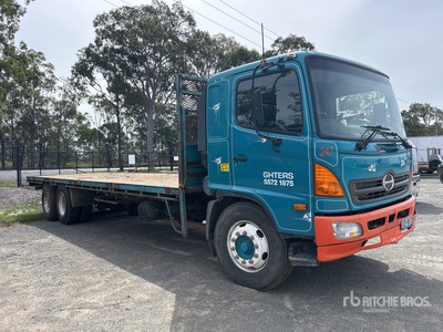 2005 Hino Flatbed Truck (Inoperable)