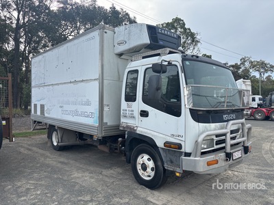 2003 Isuzu FRR500 Autocarro frigorifero (Inoperable)