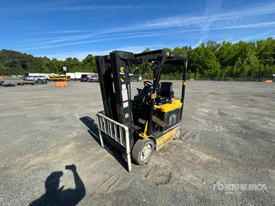 Yale ERC050VG 4800 lb Chariot Élévateur Électrique