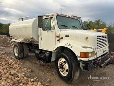 2000 International 4700 2000 Gallon Water Truck