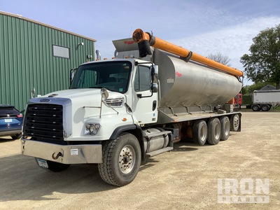 2013 Freightliner 114SD 10x4 Ciężarówka paszowa