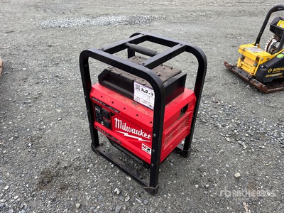 Milwaukee MXF0022XC Portable Gen Set