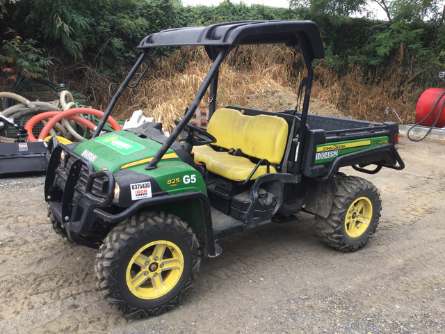 2015 John Deere Gator 825 XUV 4x4 Utility Vehicle 2015 John Deere Gator 825 XUV 4x4 Utility Vehicle