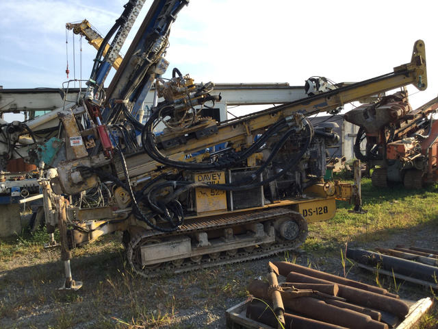 2007 Davey DK525 Crawler Mounted Blast Hole Drill 2007 Davey DK525 Crawler Mounted Blast Hole Drill