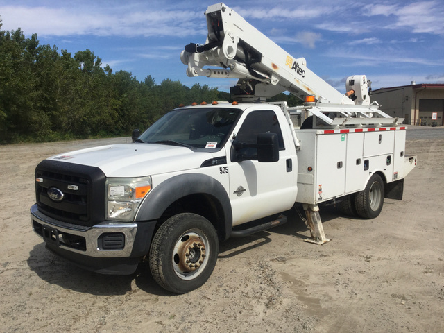 Altec AT40M Bucket on 2011 Ford F-550 Super Duty 4x4 Truck