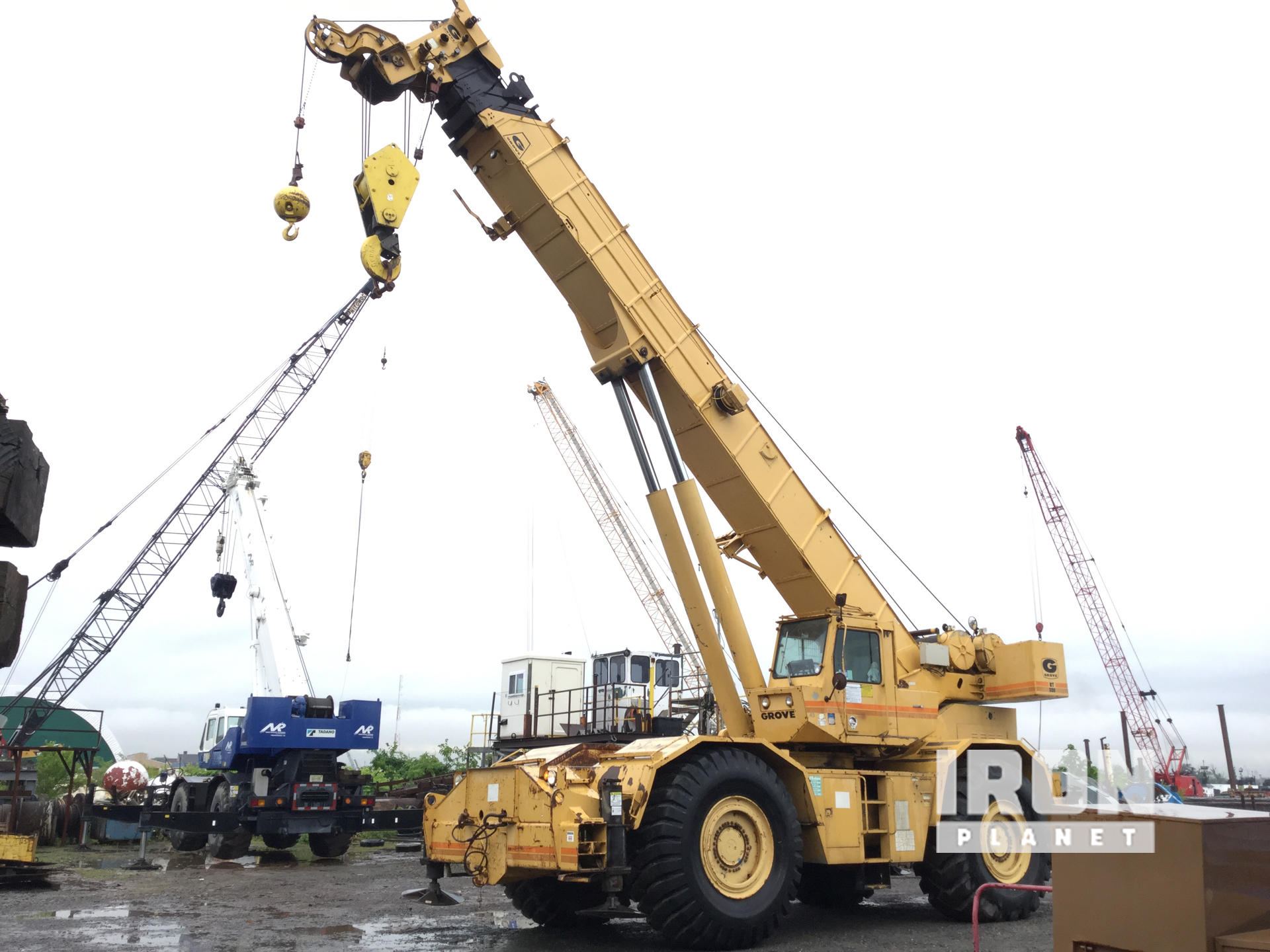 Grove RT990 Rough Terrain Crane