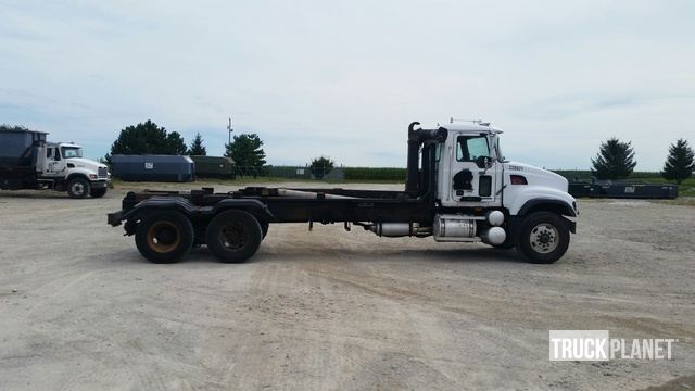 2003 Mack CV713 Hooklift Truck in Charleston, Illinois, United States