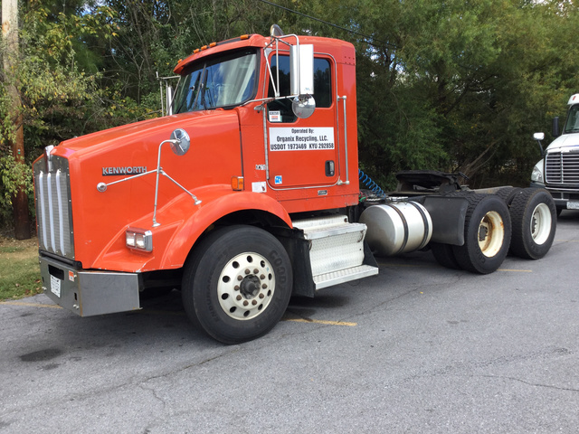 2009 Kenworth T800 T/A Day Cab Truck Tractor 2009 Kenworth T800 T/A Day Cab Truck Tractor