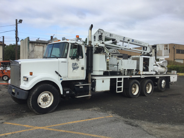 Reach All UB50 Bucket on 1989 GMC 6500 Tri/A Truck
