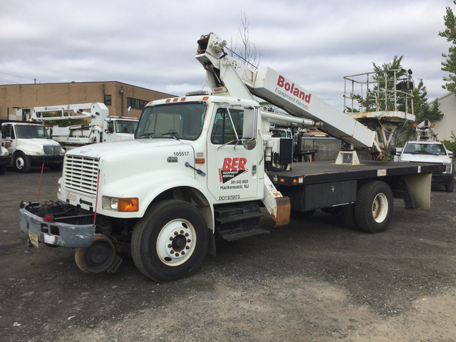 Elliot ECG-3-50 Straight Boom on 2000 International 4700 S/A Truck