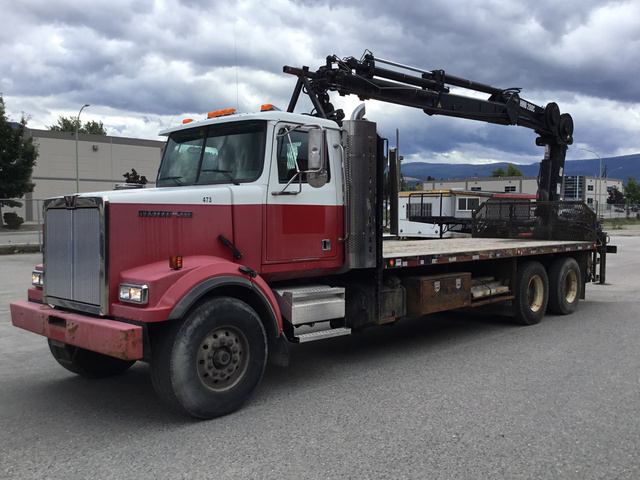 Hiab 200C-5 Articulating Boom on 2007 Western Star 4900FA T/A Truck