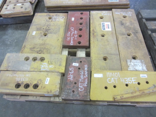 Lot of Cutting Edges - Fits Cat 950 / 950E / 60 / 70 - Unused