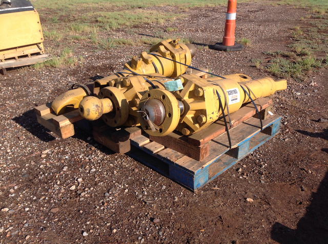 Lot of (3) Blade Tilt Cylinders - Fits Cat D9H Lot of (3) Blade Tilt Cylinders - Fits Cat D9H