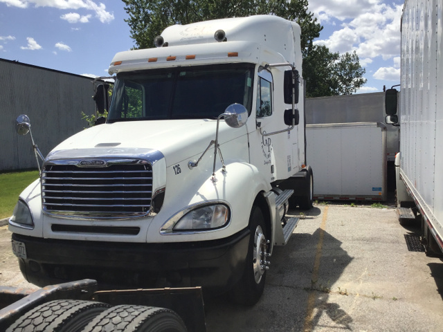 2002 Freightliner Columbia CL120 T/A Sleeper Truck Tractor 2002 Freightliner Columbia CL120 T/A Sleeper Truck Tractor