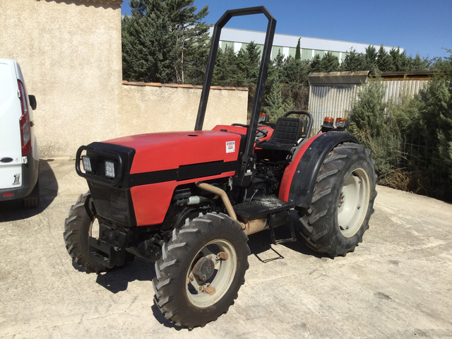 Case 2140E Utility Tractor
