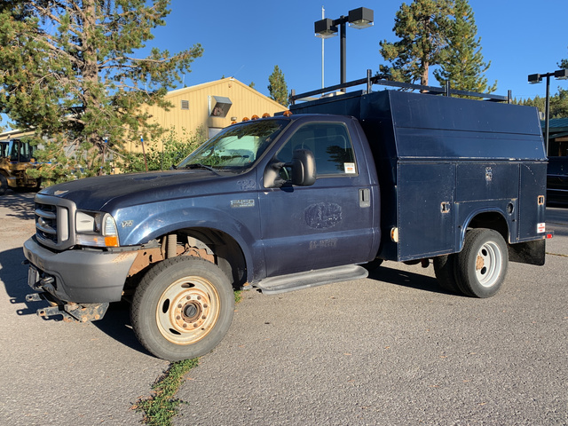 2002 Ford F-450 XL Super Duty 4x4 Utility Truck