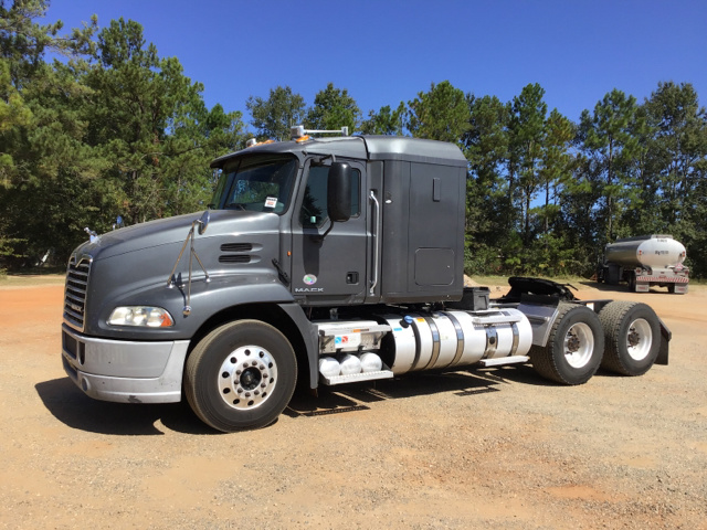 2011 Mack CXU613 T/A Sleeper Truck Tractor 2011 Mack CXU613 T/A Sleeper Truck Tractor
