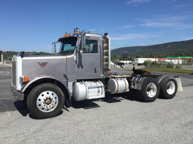 2006 Peterbilt 379 T/A Day Cab Truck Tractor 2006 Peterbilt 379 T/A Day Cab Truck Tractor