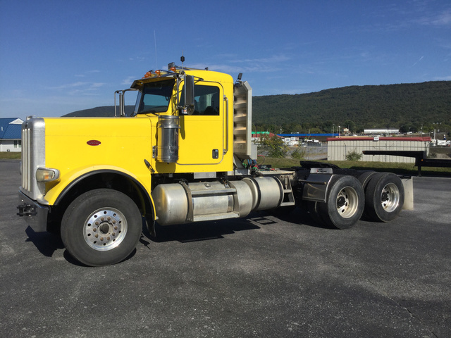 2013 Peterbilt 388 T/A Day Cab Truck Tractor