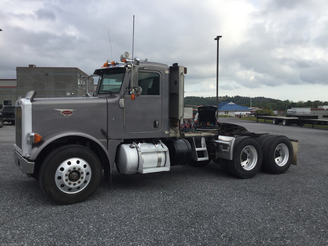 2006 Peterbilt 379 T/A Day Cab Truck Tractor 2006 Peterbilt 379 T/A Day Cab Truck Tractor