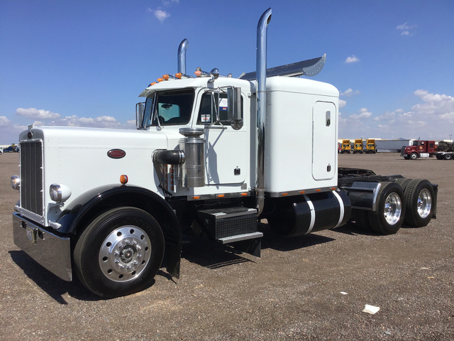 1987 Peterbilt 359 T/A Sleeper Truck Tractor