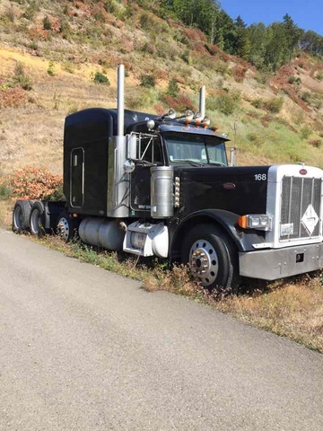 2002 Peterbilt 379 Tri/A Sleeper Truck Tractor 2002 Peterbilt 379 Tri/A Sleeper Truck Tractor