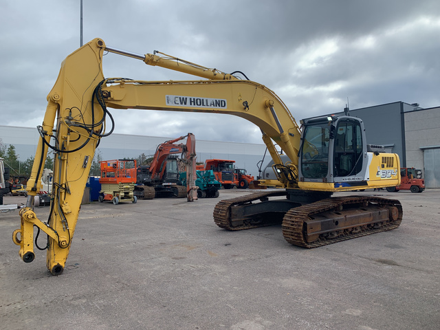 2006 New Holland/Kobelco E305 Track Excavator