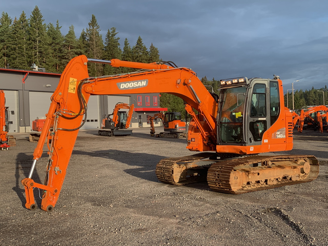 2010 Doosan DX140LCR Track Excavator