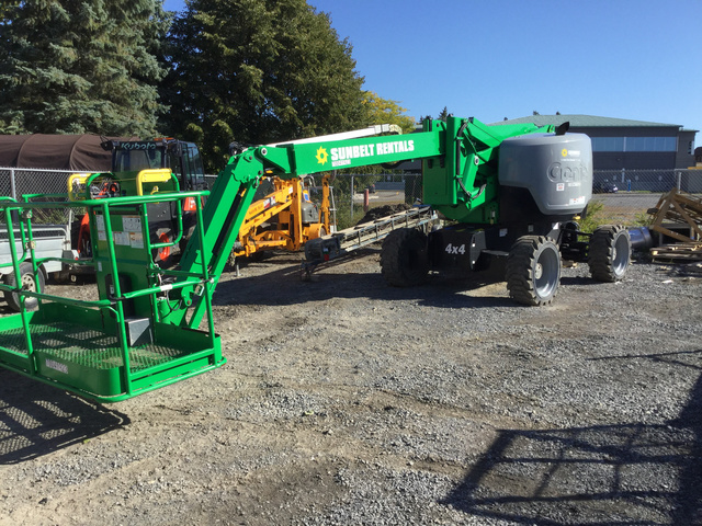2018 Genie Z-62/40 4WD Dual Fuel Articulating Boom Lift