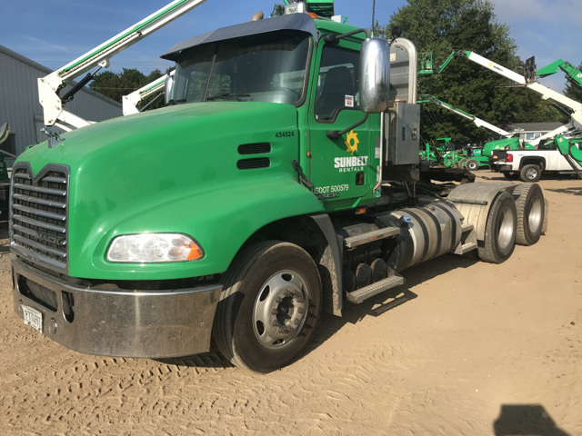 2013 Mack CXU613 T/A Day Cab Truck Tractor 2013 Mack CXU613 T/A Day Cab Truck Tractor