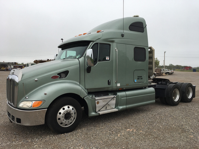2006 Peterbilt 387 T/A Sleeper Truck Tractor