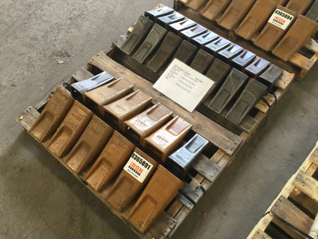 Lot of (30) Bucket Teeth - Unused