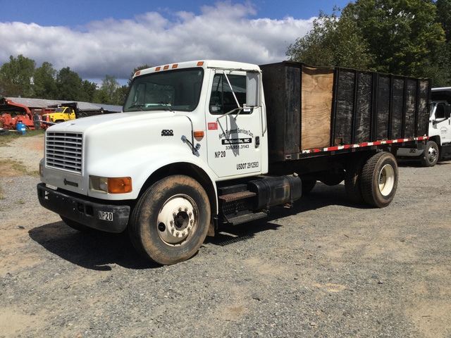 2000 International 4700 Flatbed Dump Truck 2000 International 4700 Flatbed Dump Truck