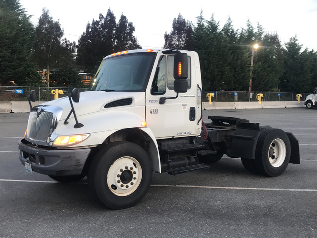 2005 International 4300 SBA S/A Day Cab Truck Tractor 2005 International 4300 SBA S/A Day Cab Truck Tractor