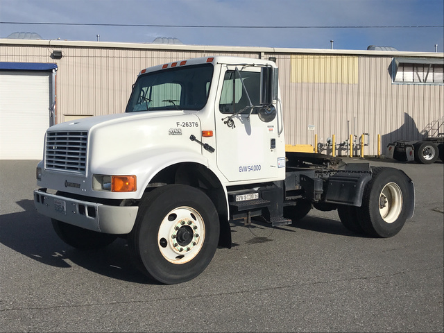 2001 International 4900 S/A Day Cab Truck Tractor 2001 International 4900 S/A Day Cab Truck Tractor